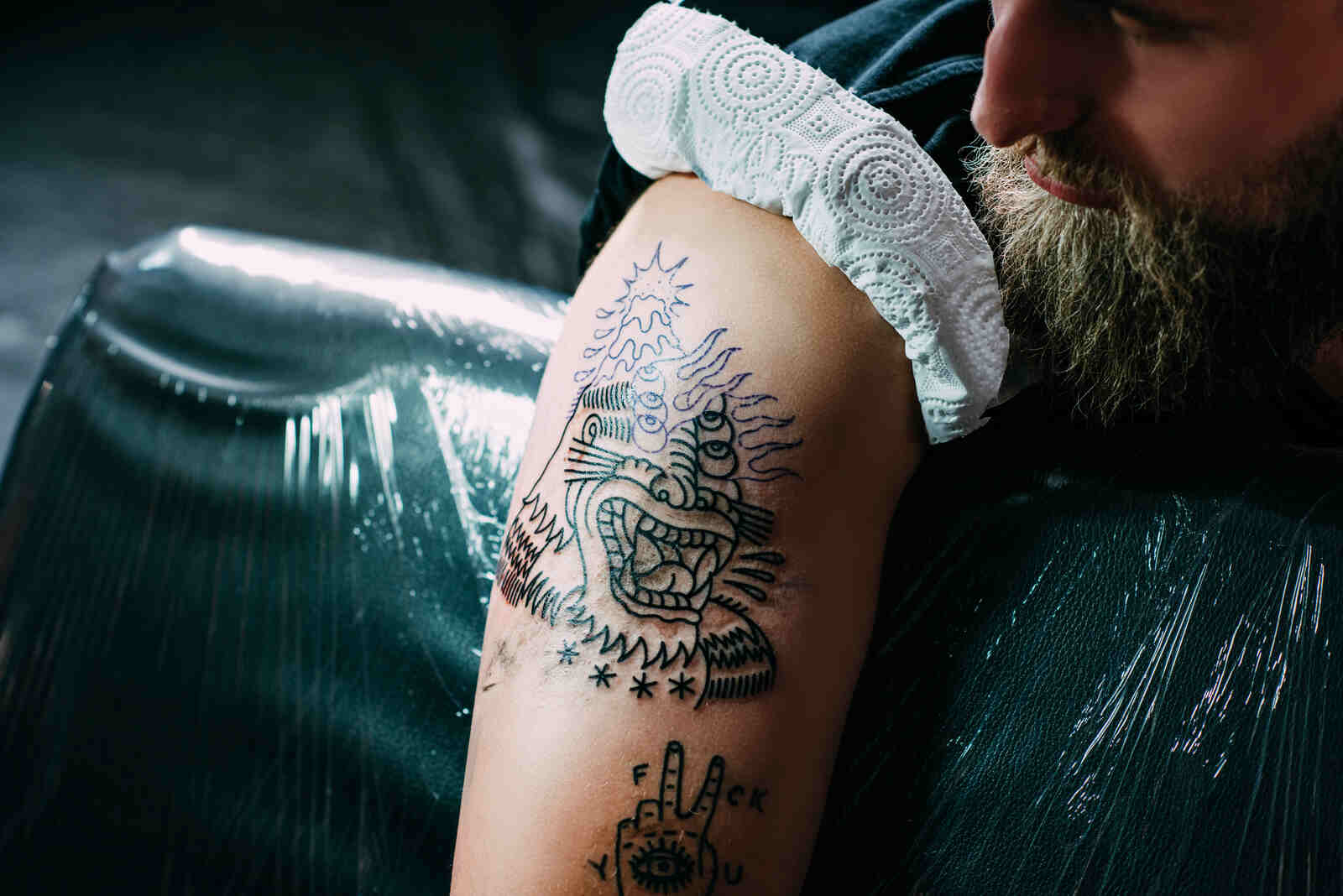 Tattoo Heilung: Wie lange dauert es, bis ein Tattoo vollständig verheilt ist?